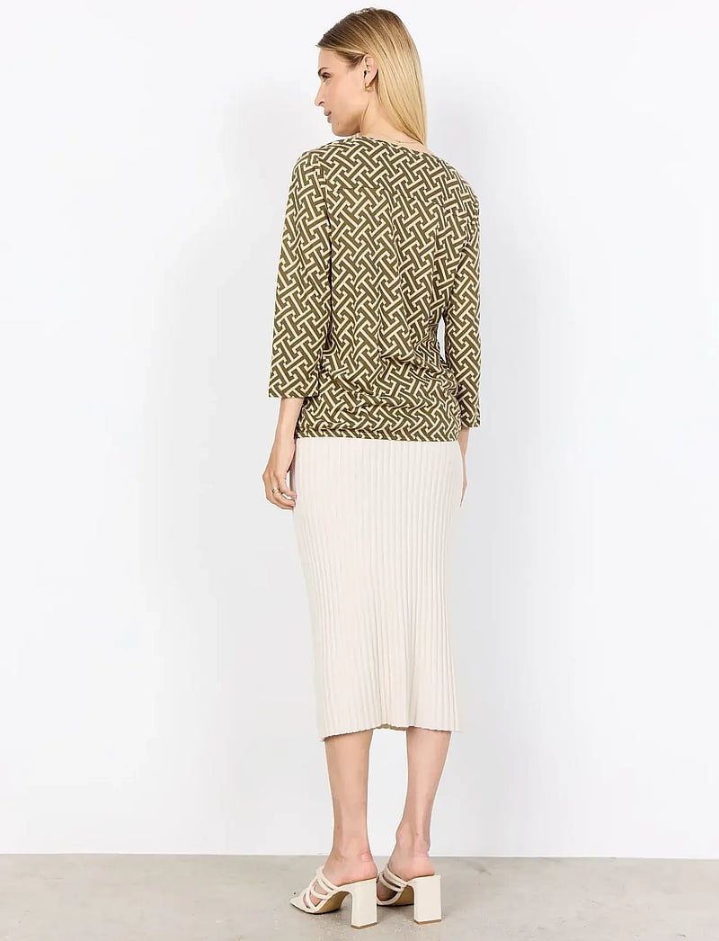 Soyaconcept - SC-FELICITY AOP - långärmade blusar - 7965c dark olive combi - 3