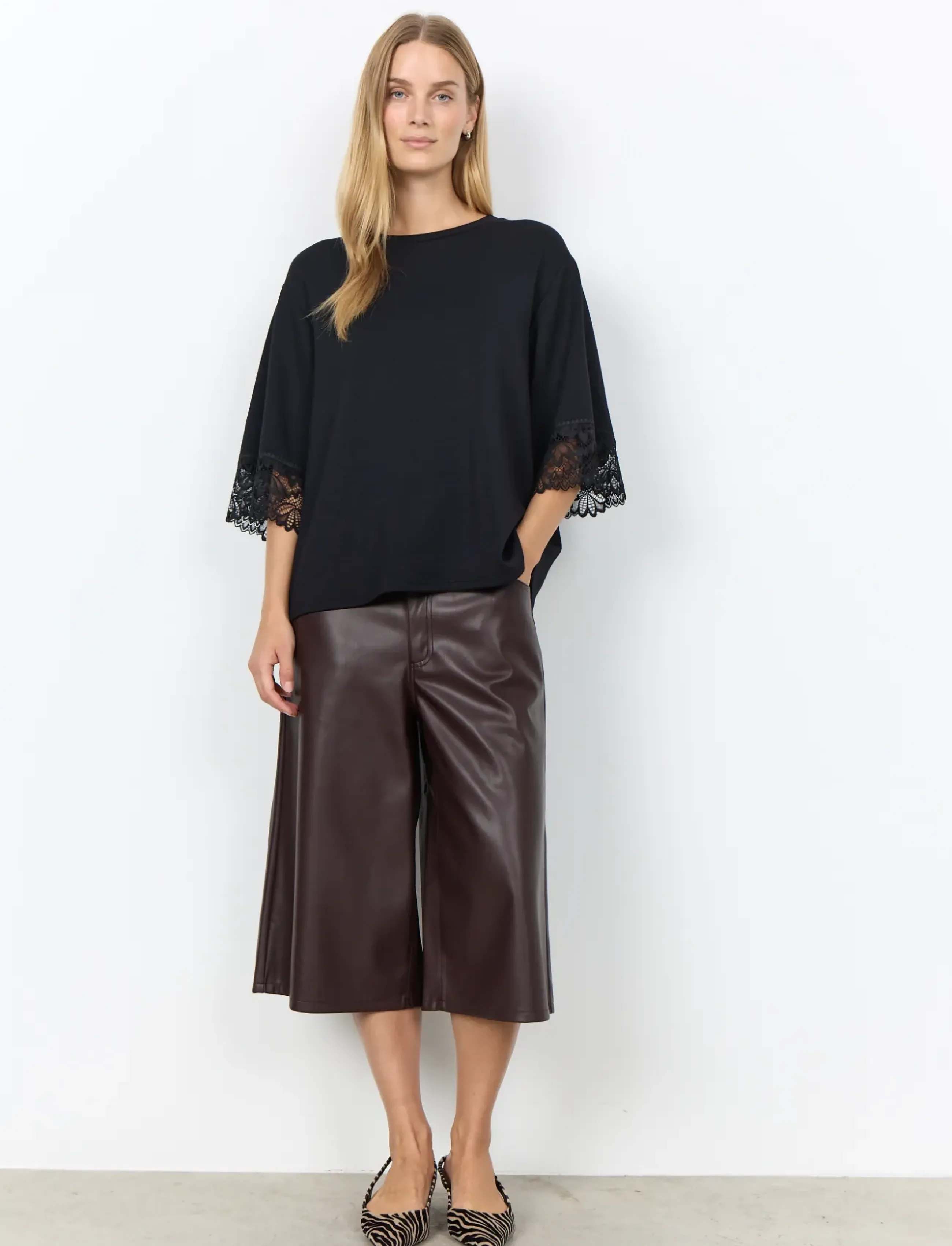 Soyaconcept - SC-BANU - short-sleeved blouses - 9999 black - 4