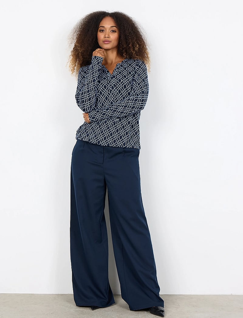 Soyaconcept - SC-FELICITY AOP - langärmlige blusen - 6910 navy combi - 3