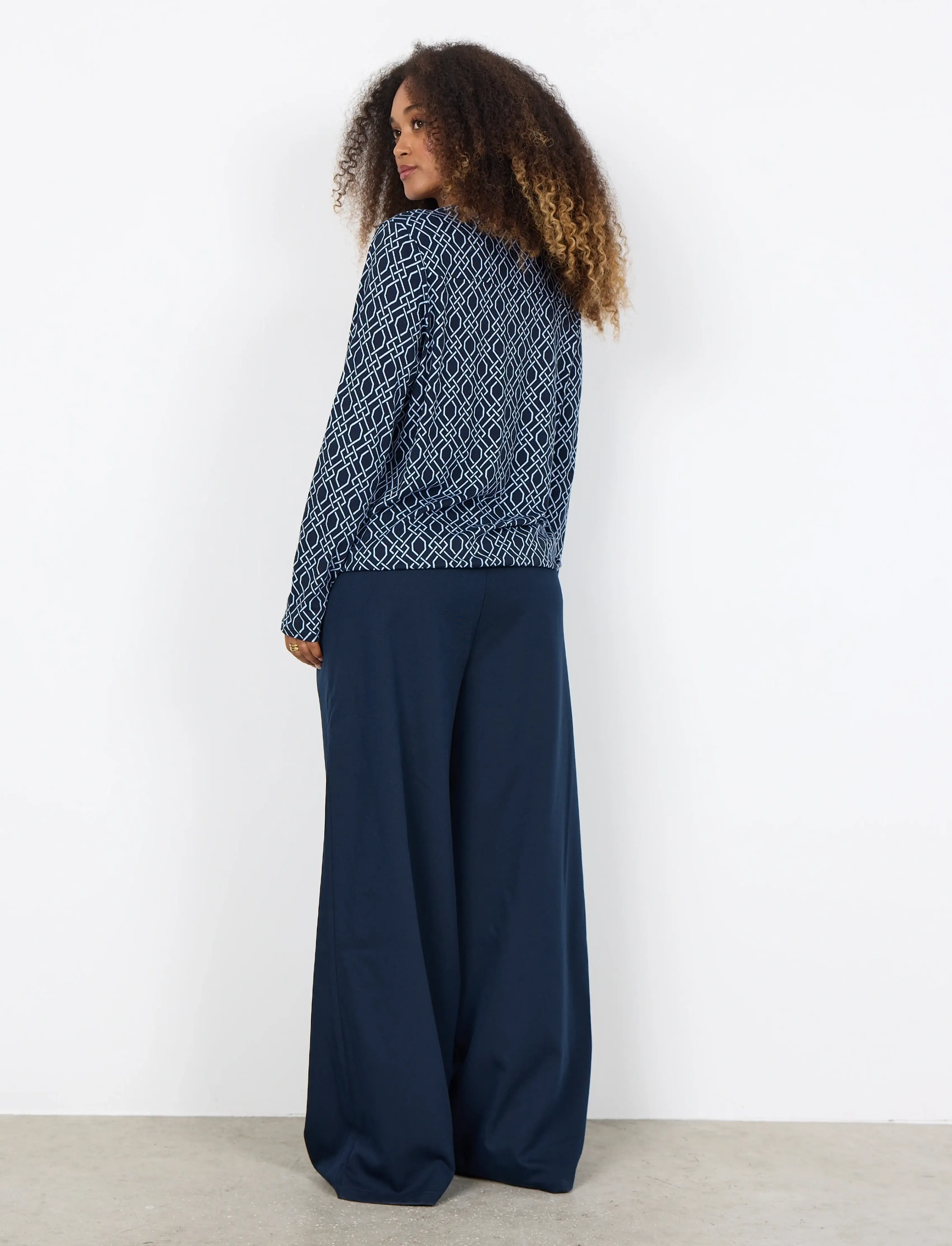 Soyaconcept - SC-FELICITY AOP - long sleeved blouses - 6910 navy combi - 4