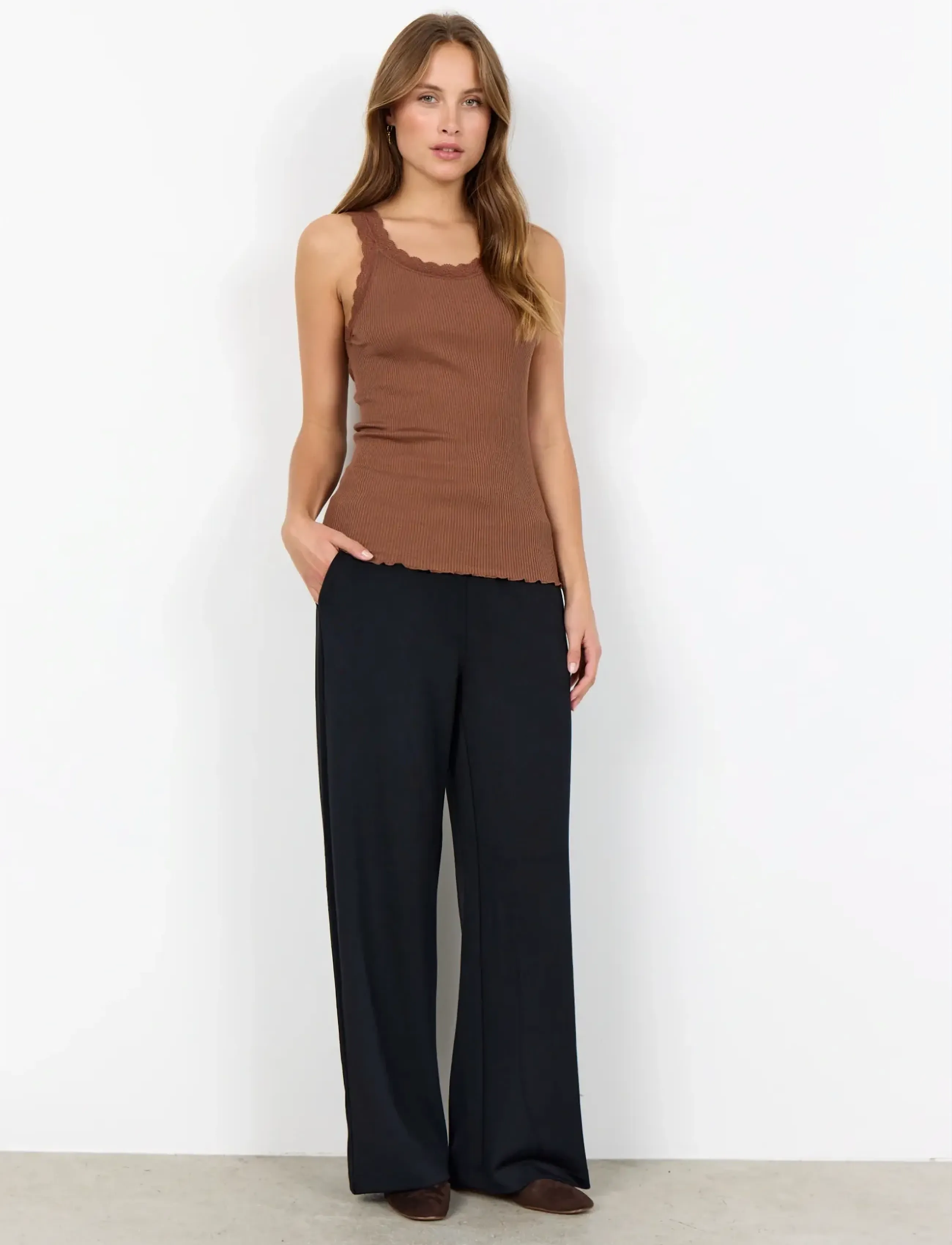 Soyaconcept - SC-SARONA - Ärmellose tops - 8710 toffee - 4