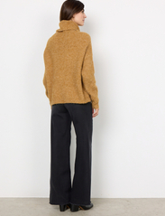 Soyaconcept - SC-TORINO - megztiniai su aukšta apykakle - golden yellow melange - 4