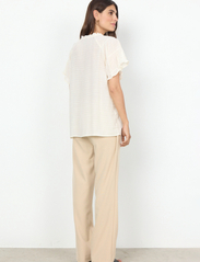 Soyaconcept - SC-CALYPSO - short-sleeved blouses - cream - 3