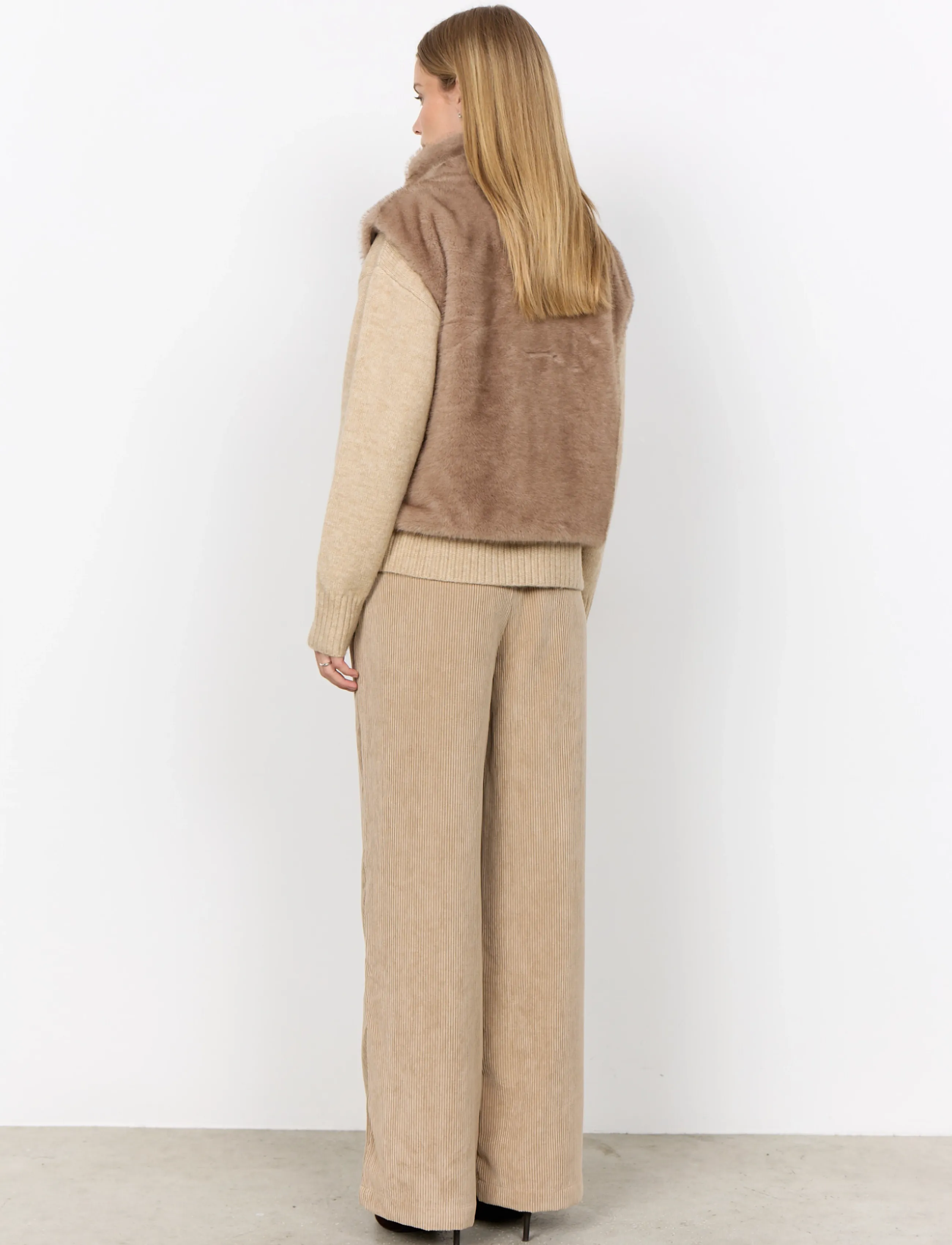 Soyaconcept - SC-HAYE - teddy-vestid - 8030 camel - 3