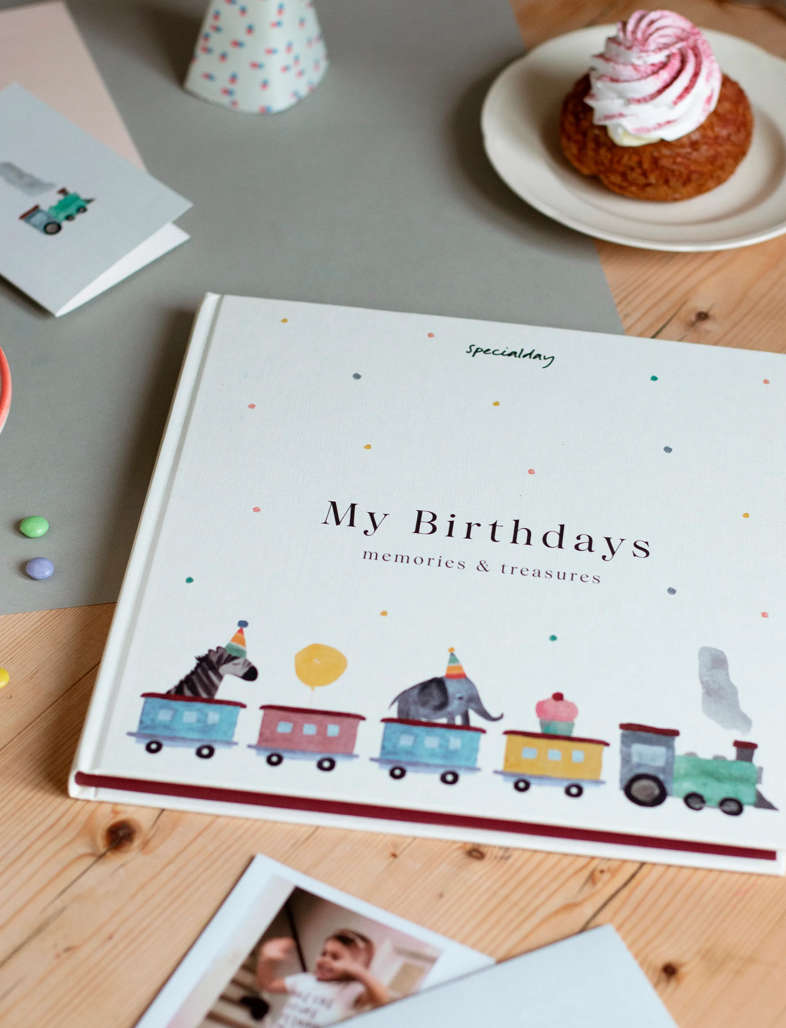 Specialday My Birthdays Memories & Treasures, ENGLISH, Baby Nursery, Creme - First Year, Kinder