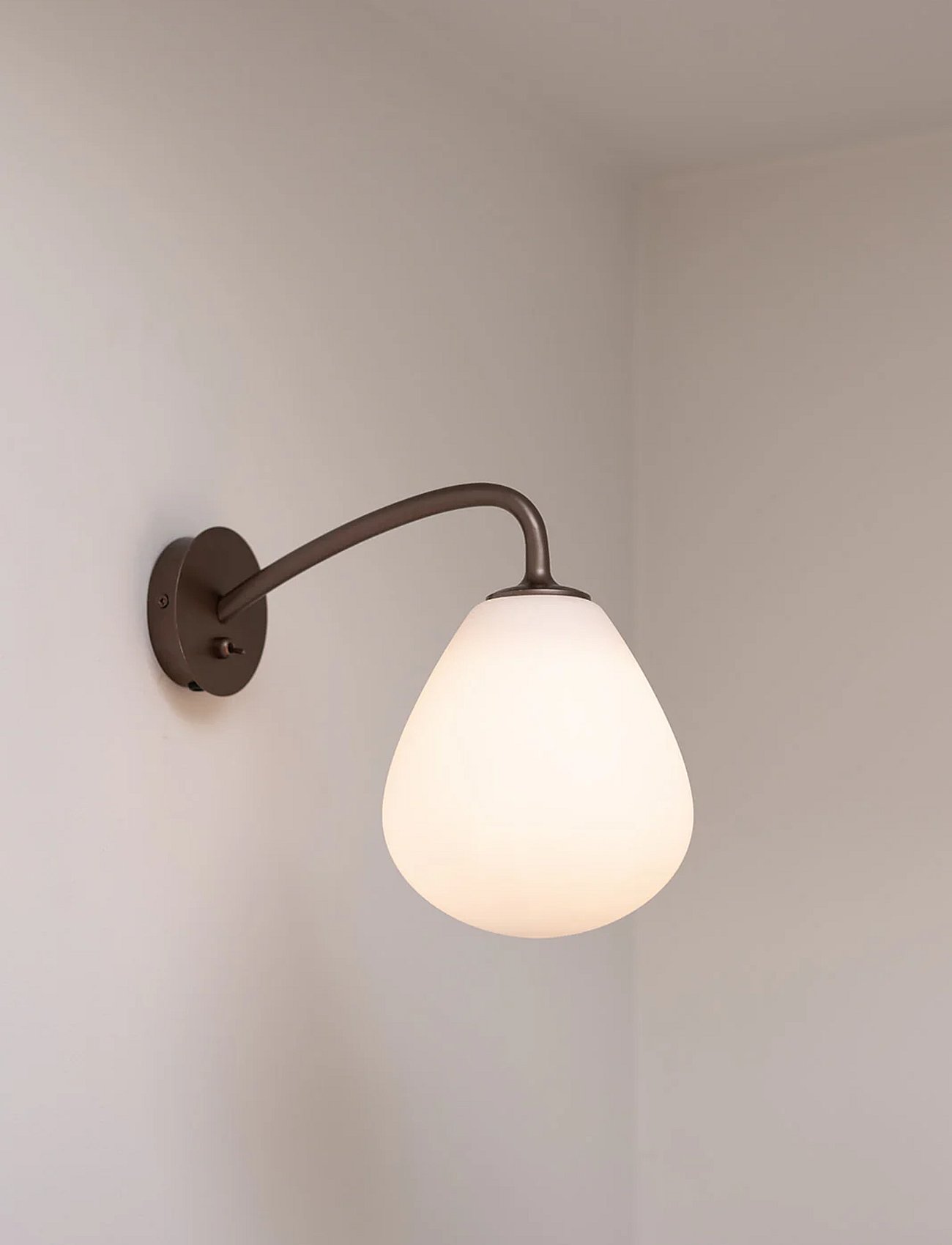 Elenor Lighting Wall Lamp 1 - OFF