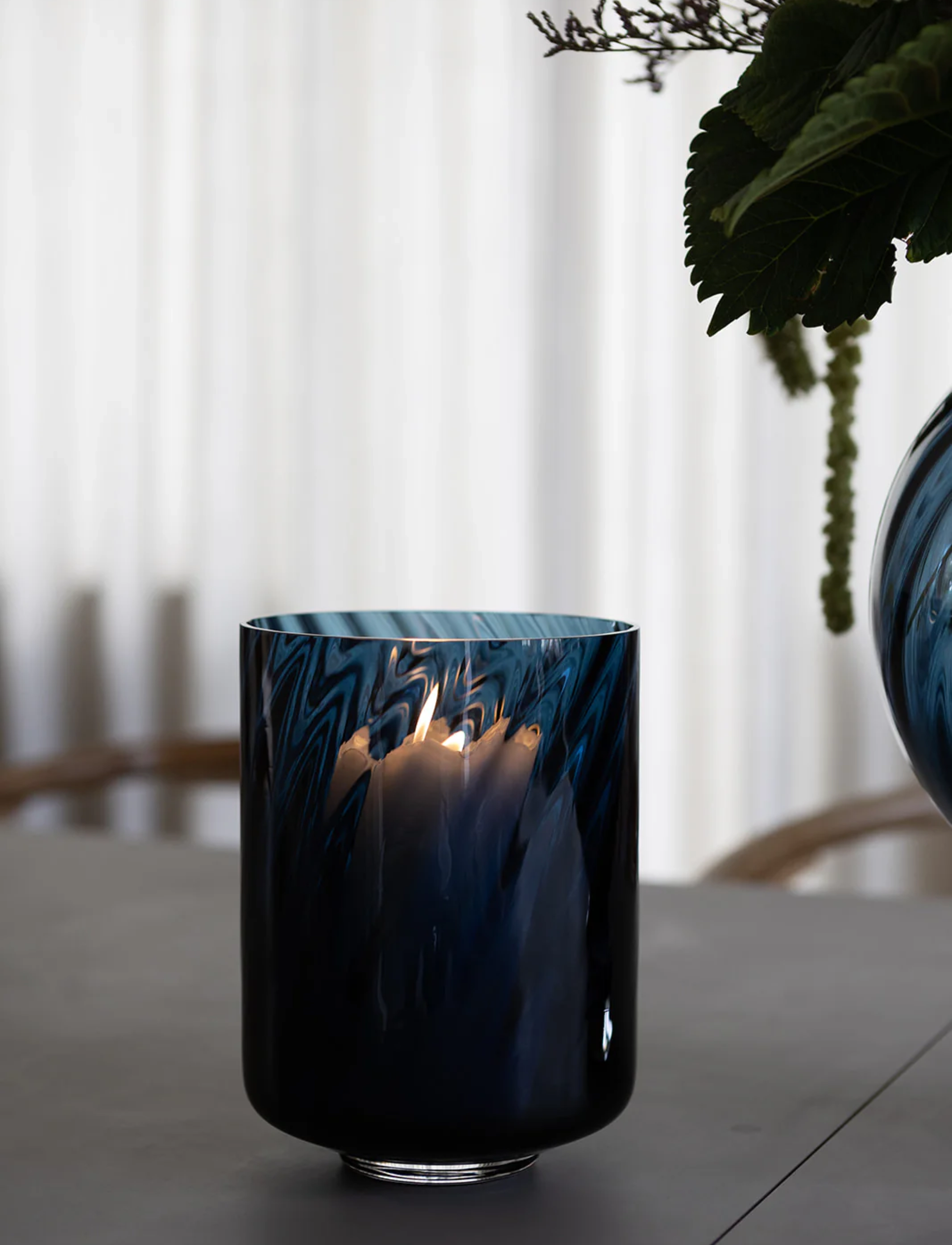Specktrum - Meadow swirl cylinder vase w. foot - vaser - blue - 2