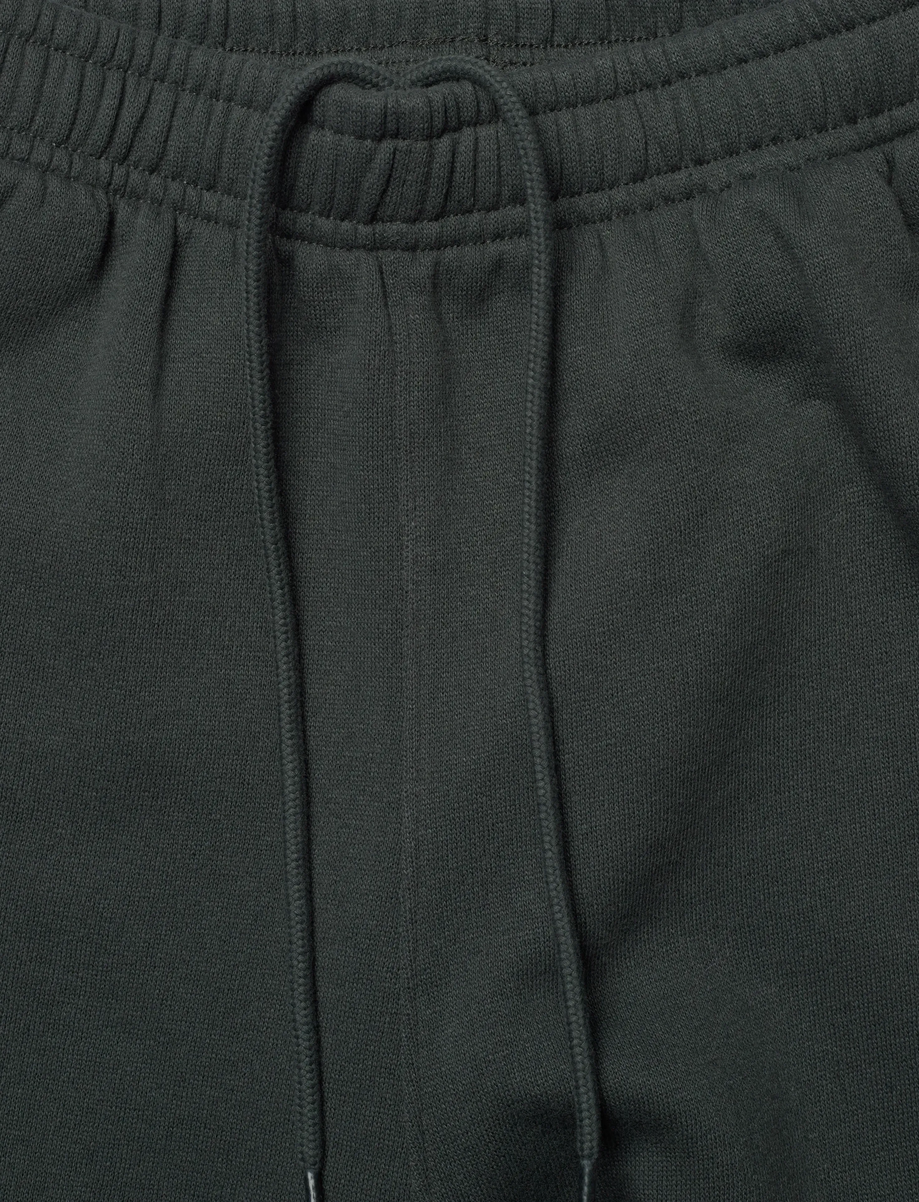 Sporty & Rich - Serif Logo Soft Sweapant - sportiska stila bikses - faded black - 3