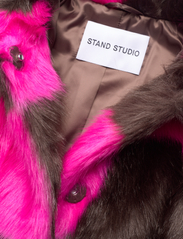 Stand Studio - Nani Jacket - mākslīgā kažokāda - hot pink/brown - 2