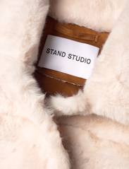 Stand Studio - Xena Jacket - pitkät talvitakit - off white/tan - 6