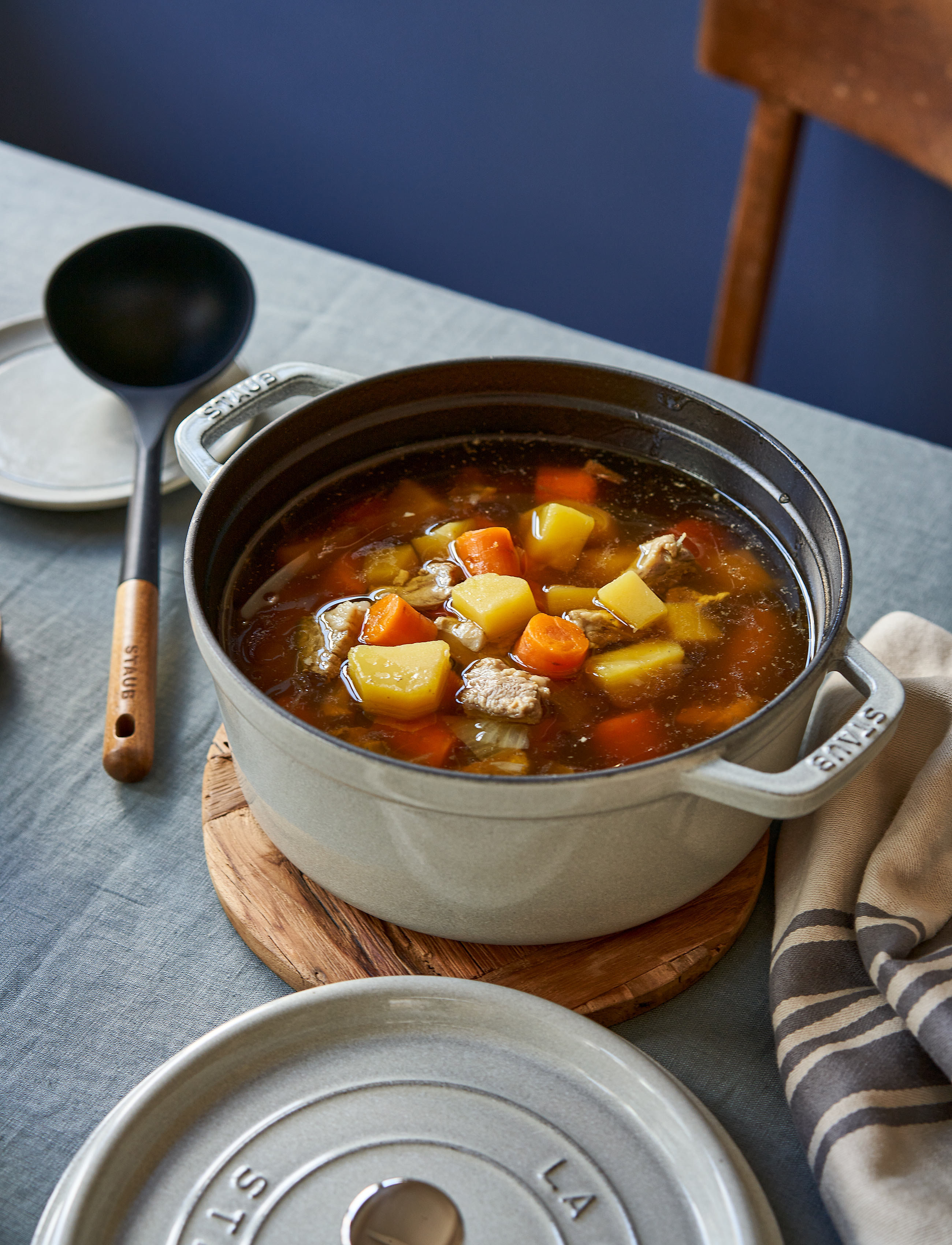 STAUB La Cocotte – Rund Gryde, 3.8L, Cream, Gryder & Pander > Bradepander, Unisex