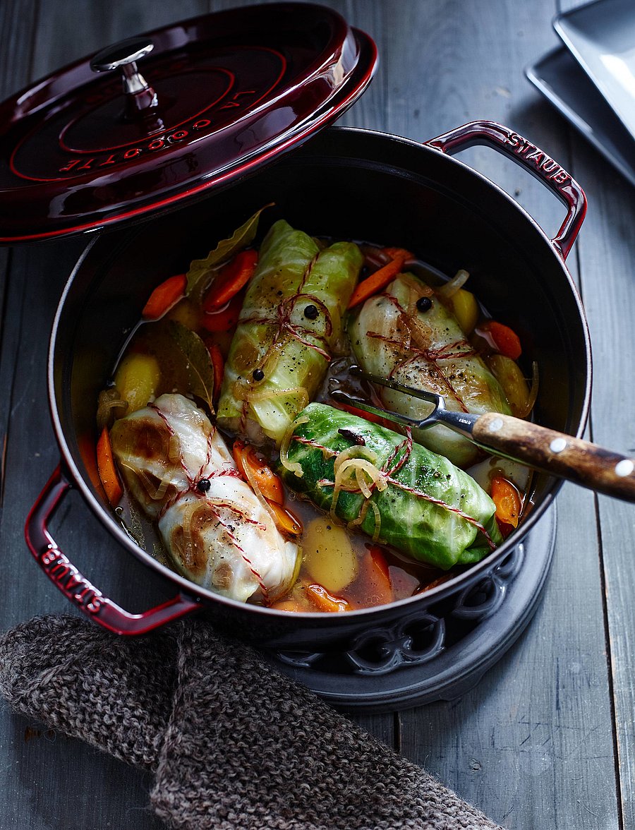 STAUB - La Cocotte - Round cast iron, 3 layer enamel - töpfe & pfannen - grenadine - 3