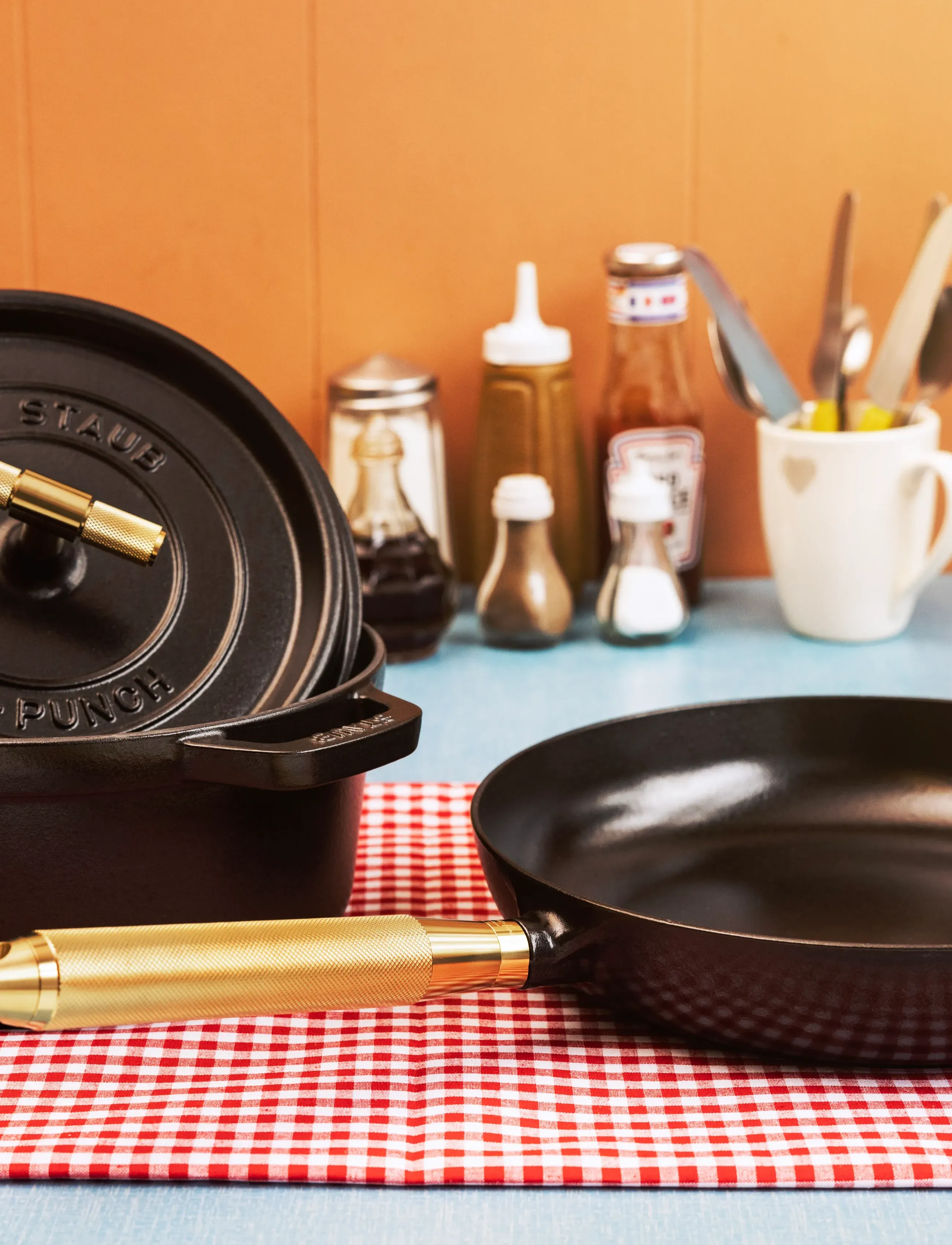 STAUB - Buster Punch gryta 28 cm, 5,2 L i svart med rostfritt handtag - gjutjärnsgrytor - black - 5