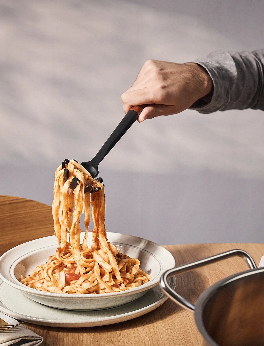 STAUB - Pasta spoon, 31 cm - löffel & schöpflöffel - black - 4