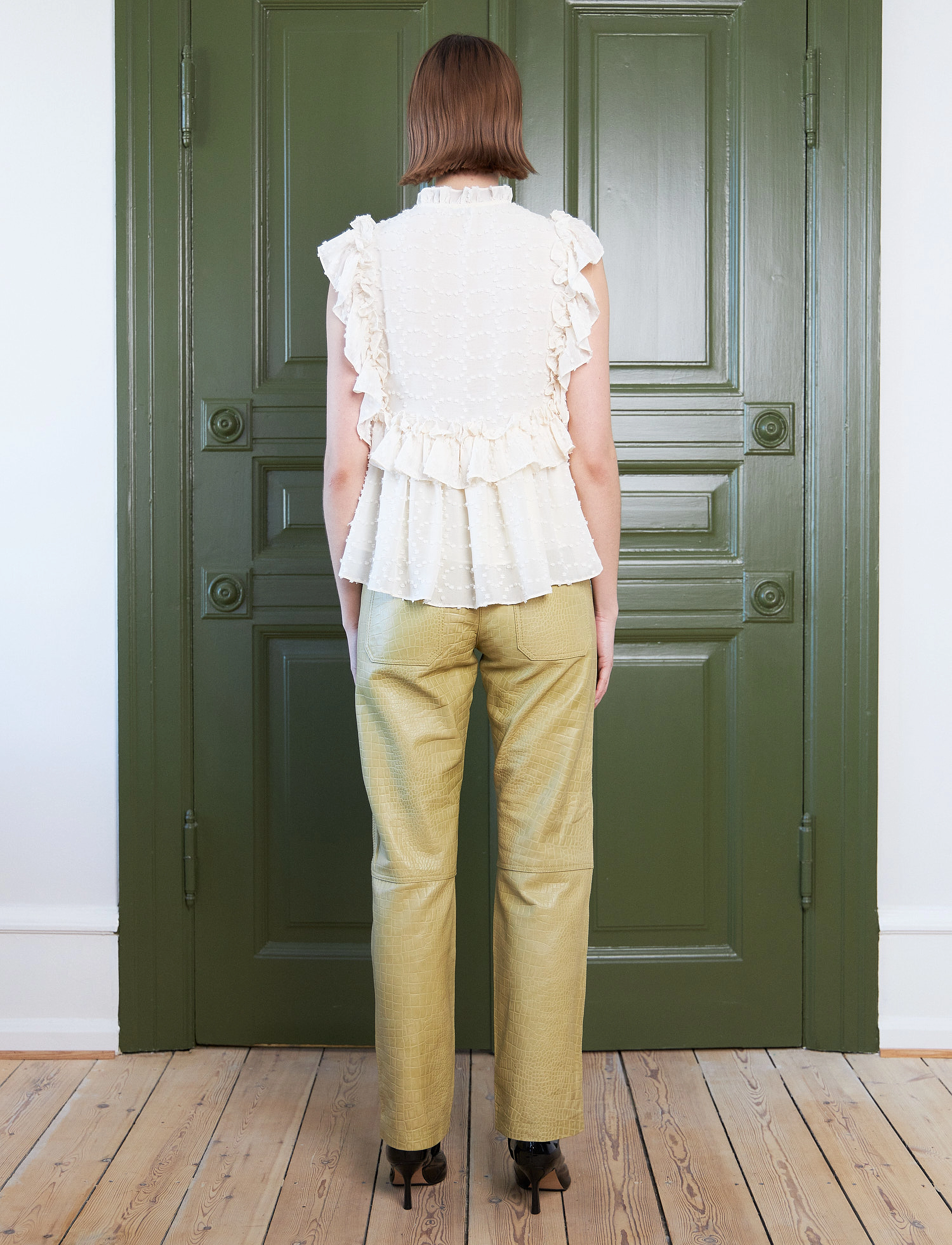 Stella Nova - Sleeveless blouse with flounce - vanilla - 3