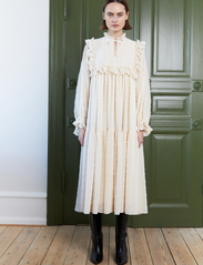 Stella Nova - Midi dress with flounce at chest - midi kjoler - vanilla - 0