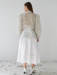 Stella Nova - Transparent cotton shirt - langärmlige blusen - creme multicolour flowers - 3