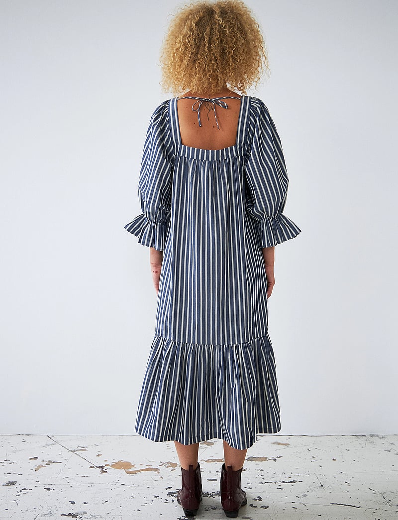 Stella Nova - Striped midi dress - midi kjoler - blue stripes - 3