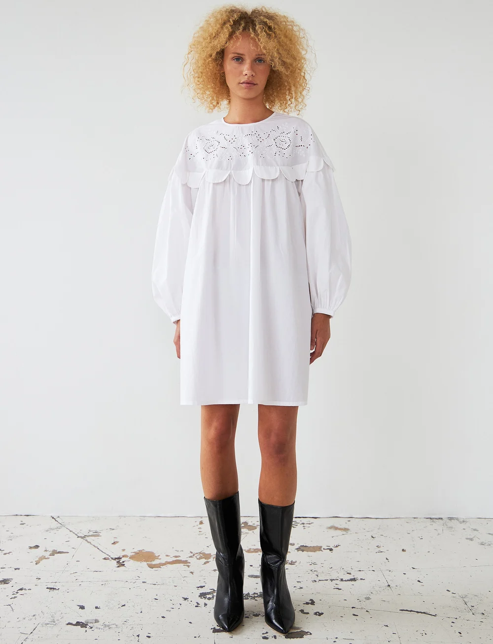 Stella Nova - Embroidery Anglaise mini dress - konfirmationstøj - white - 0