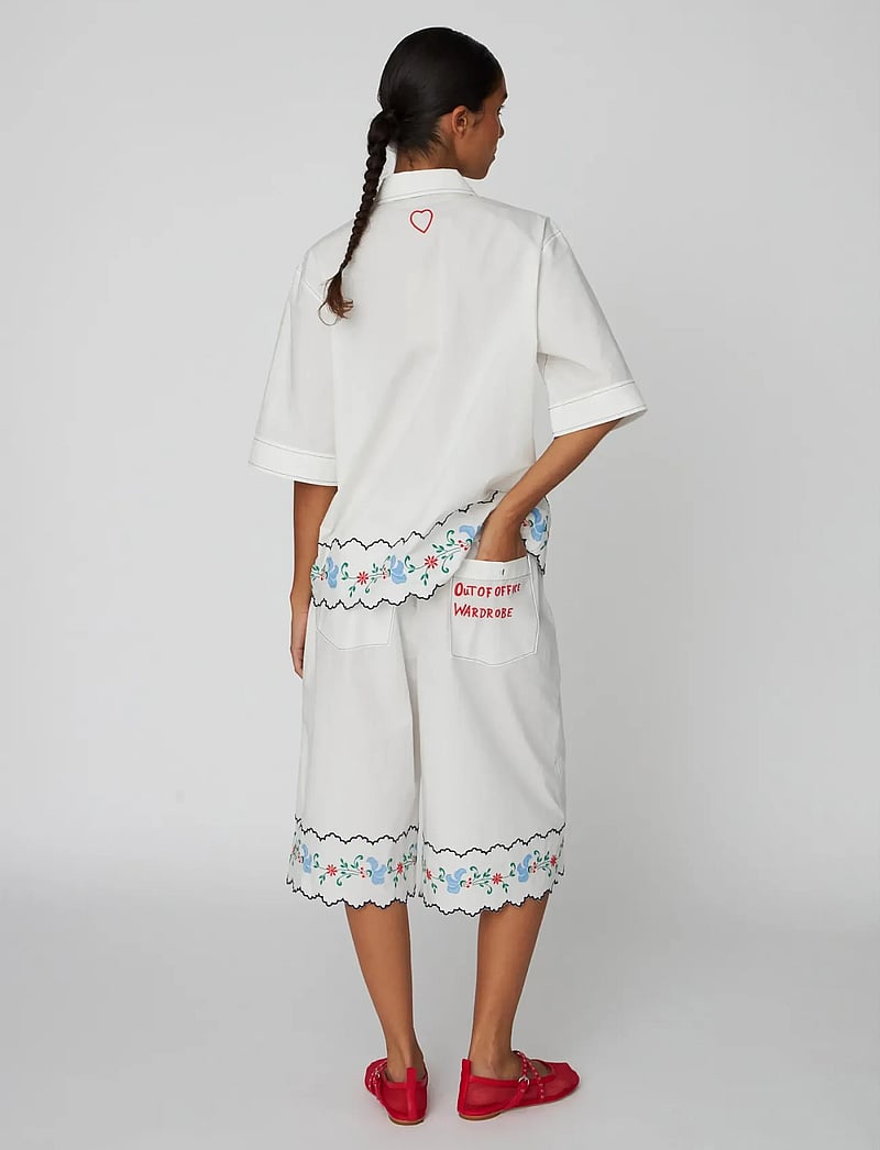 Stella Nova - Coloured Embroidered Oversized Shir - kurzärmlige hemden - off white - 3