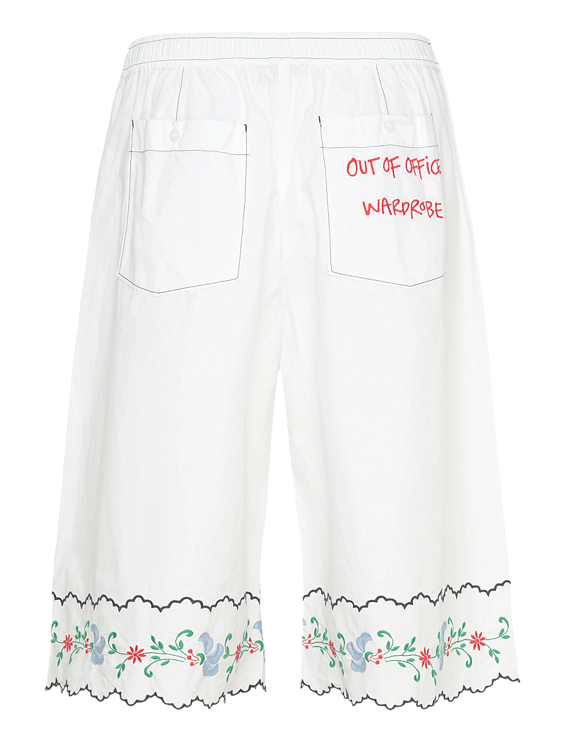 Stella Nova - Coloured Embroidered Oversized Shor - casual shorts - off white - 1