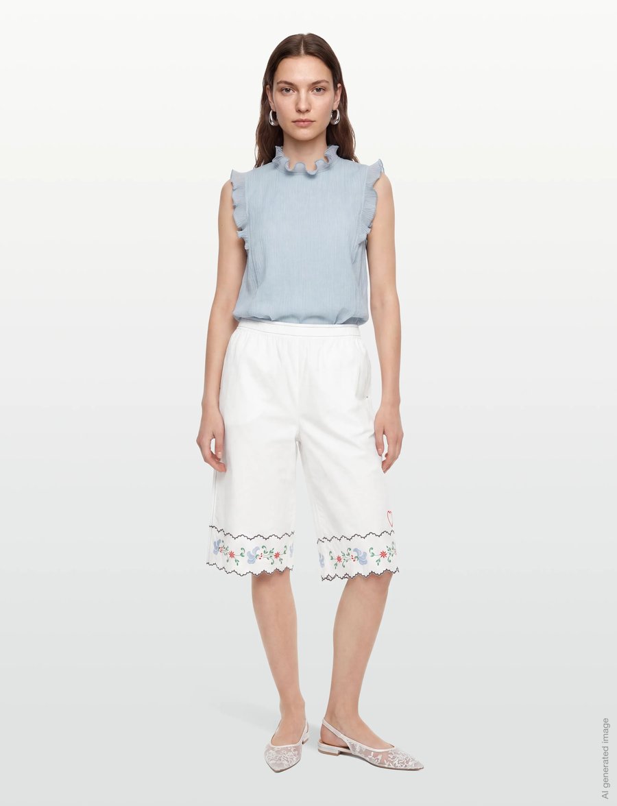 Stella Nova - Coloured Embroidered Oversized Shor - casual shorts - off white - 0