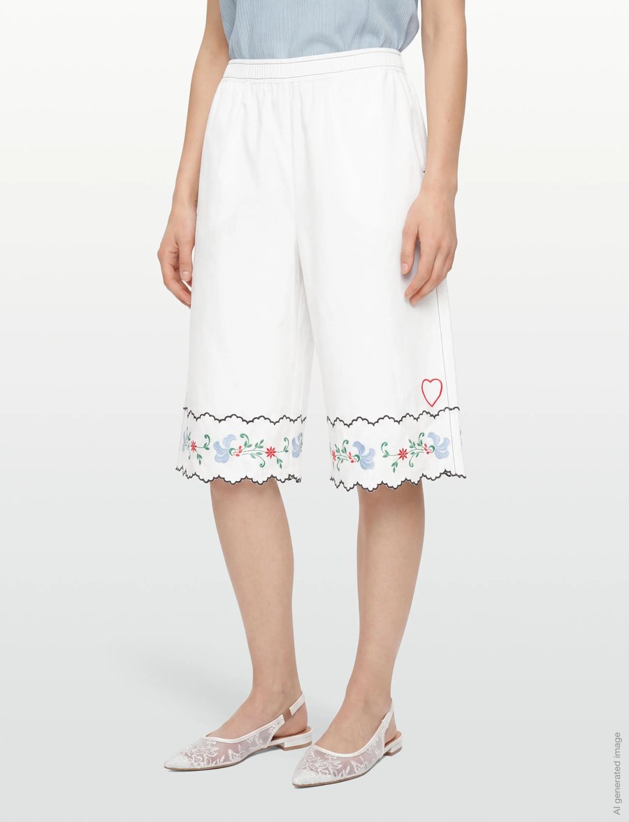 Stella Nova - Coloured Embroidered Oversized Shor - casual shorts - off white - 3