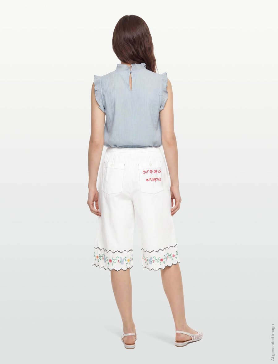 Stella Nova - Coloured Embroidered Oversized Shor - casual shorts - off white - 4