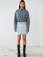 Stella Nova - Washed mini denim skirt - jeansowe spódnice - soft sky - 2
