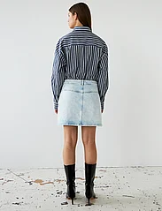 Stella Nova - Washed mini denim skirt - jeansowe spódnice - soft sky - 3