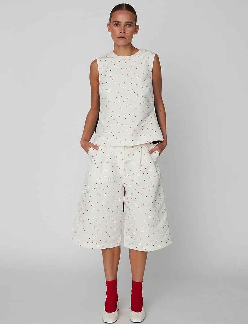 Stella Nova - Heart Printed Bow Top - topid ja varrukateta alussärgid - hearts - 0