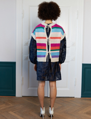 Stella Nova - Knitted striped vest - down- & padded jackets - fresh mix - 3