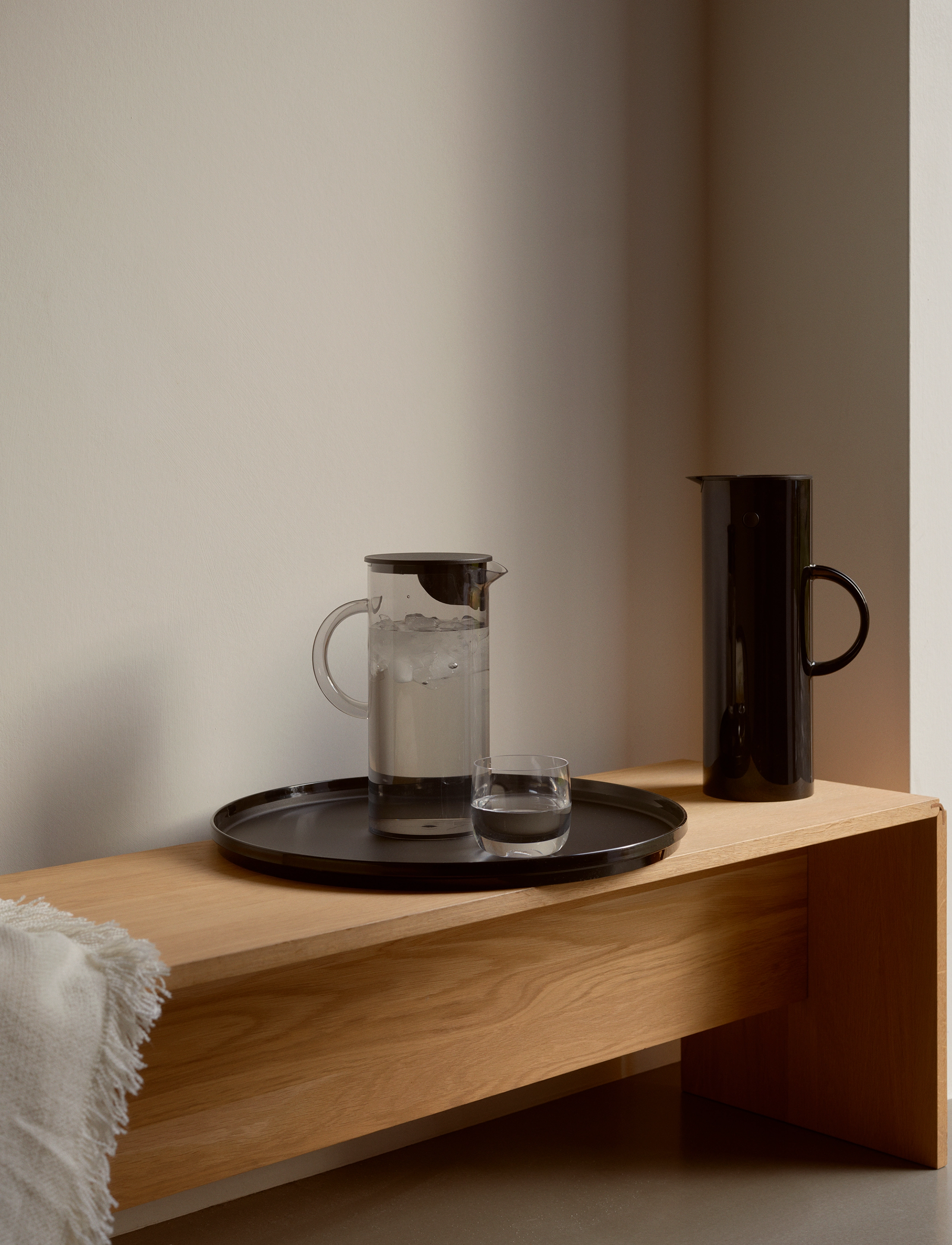 Stelton Em Serveringsbakke Ø 40 Cm Black, cm, Dining & Table Accessories, Schwarz - Trays, Homeware
