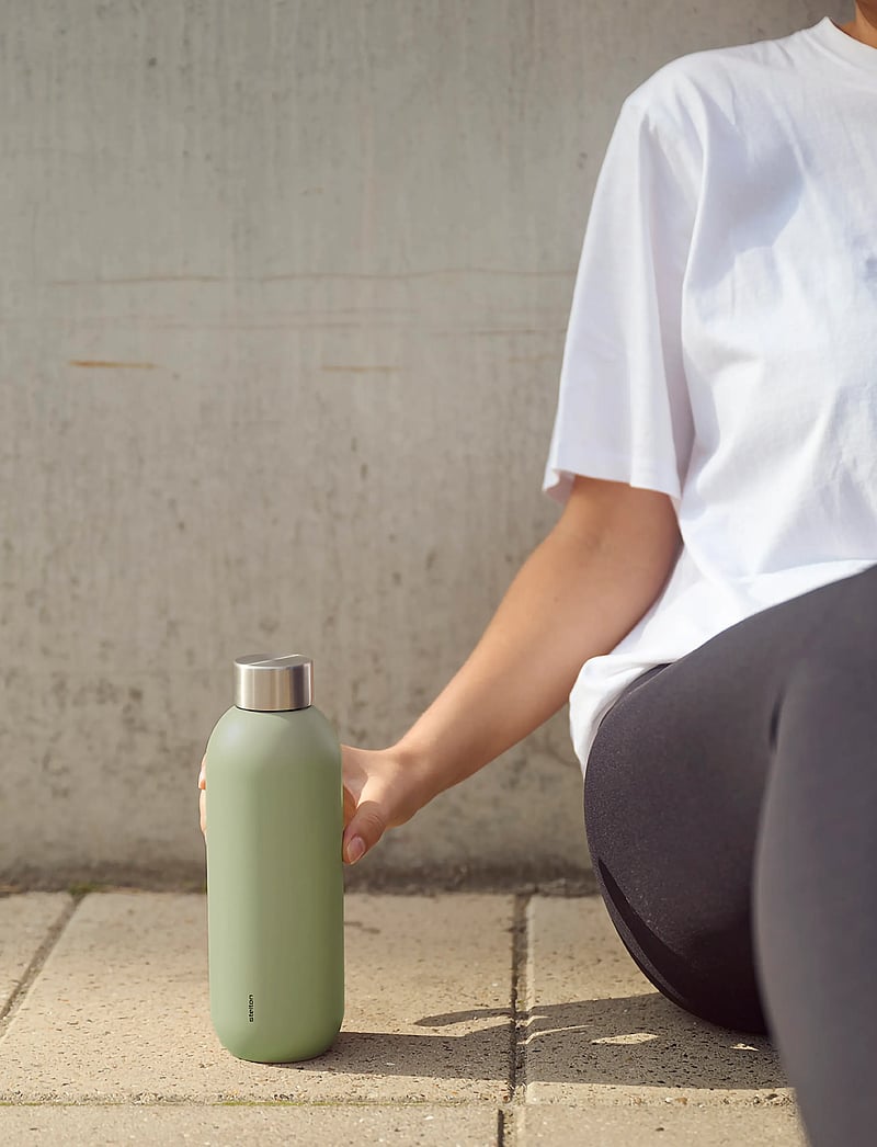 Stelton - Keep Cool vacuum insulated bottle 0.6 l. soft fern green - hitaflöskur - soft fern green - 0