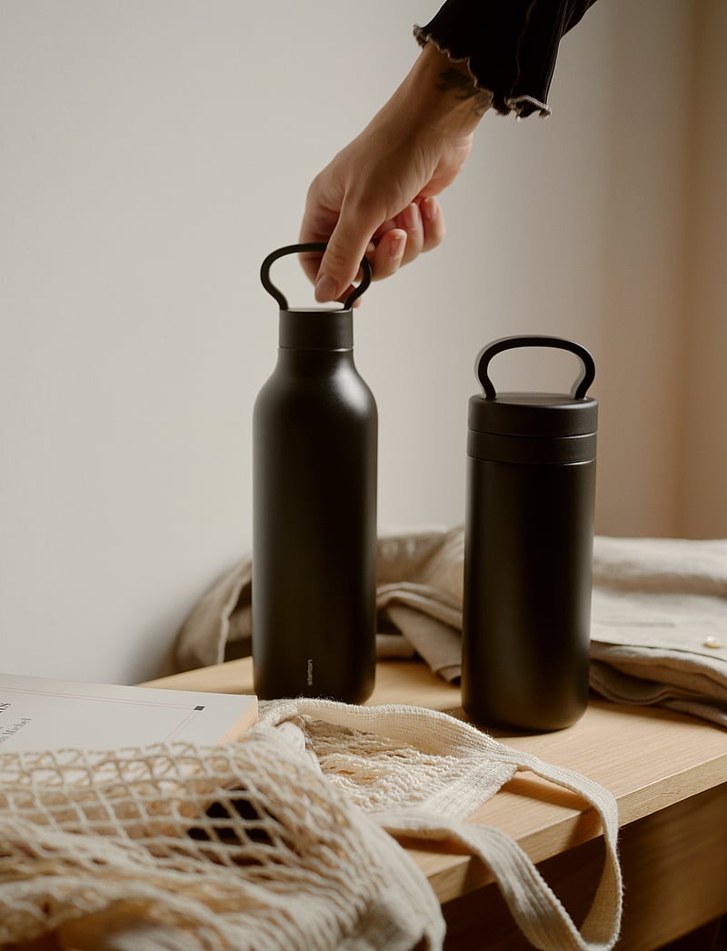 Stelton - Tabi vacuum insulated bottle 0.55 l. black - thermosflaschen - black - 0
