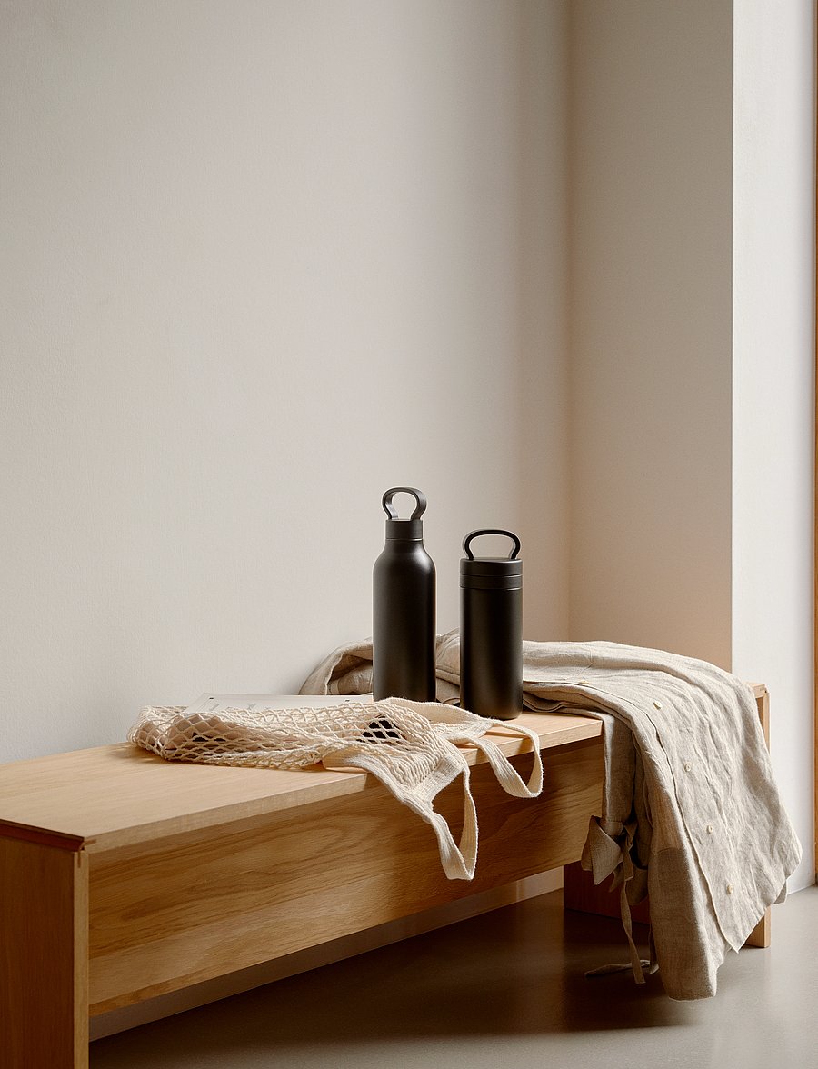 Stelton - Tabi vacuum insulated bottle 0.55 l. black - thermosflaschen - black - 2
