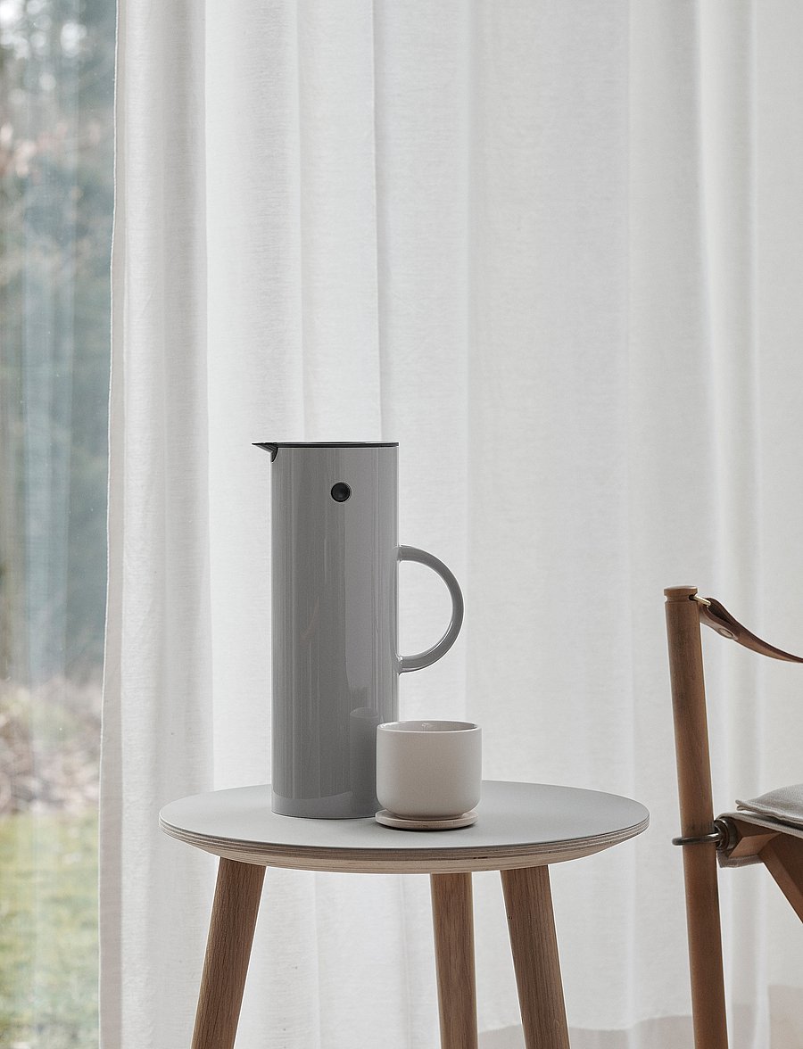 Stelton - Stelton EM77 vacuum jug, 1 l - thermoskannen - light grey - 1