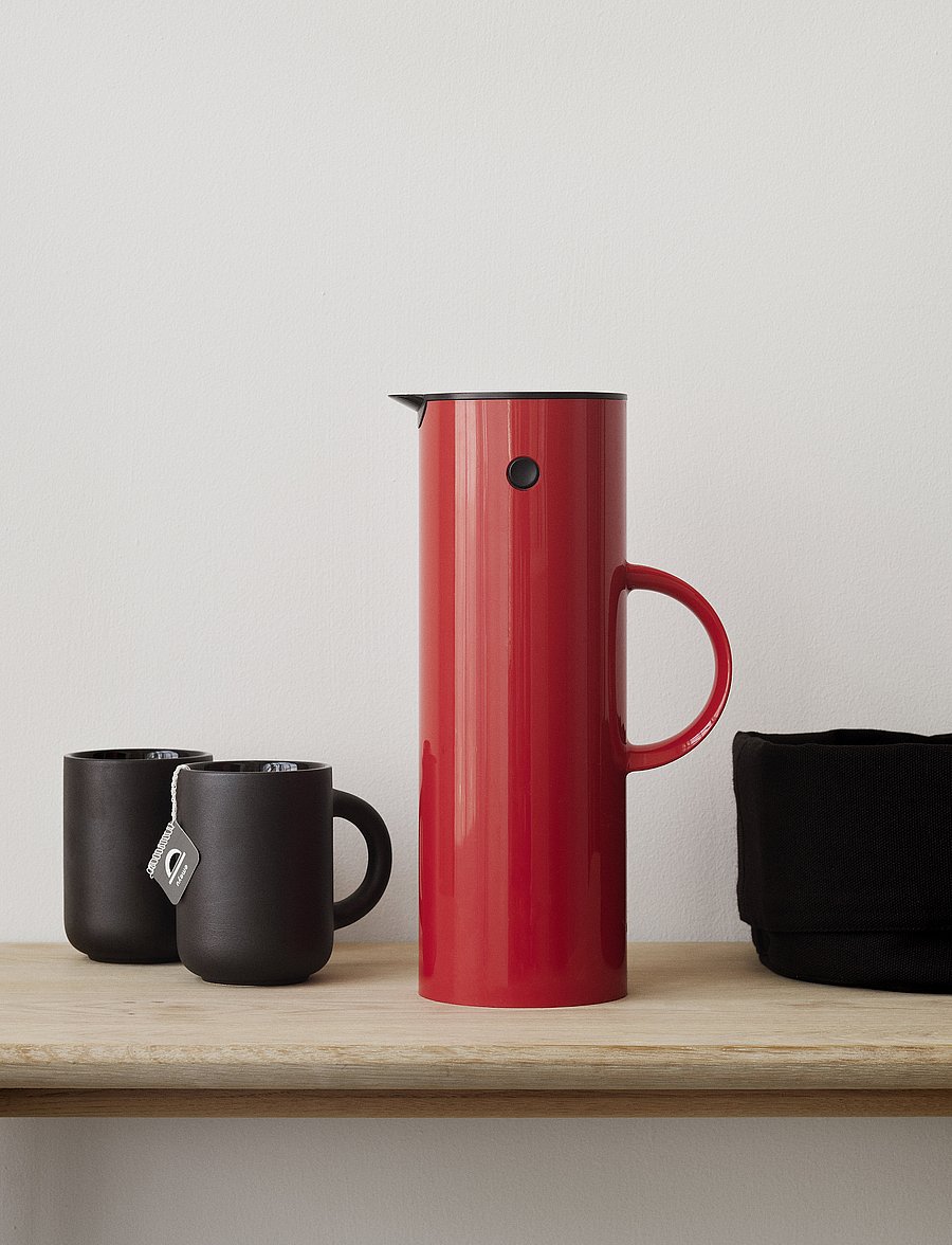 Stelton - Stelton EM77 vacuum jug, 1 l - thermoskannen - red - 1