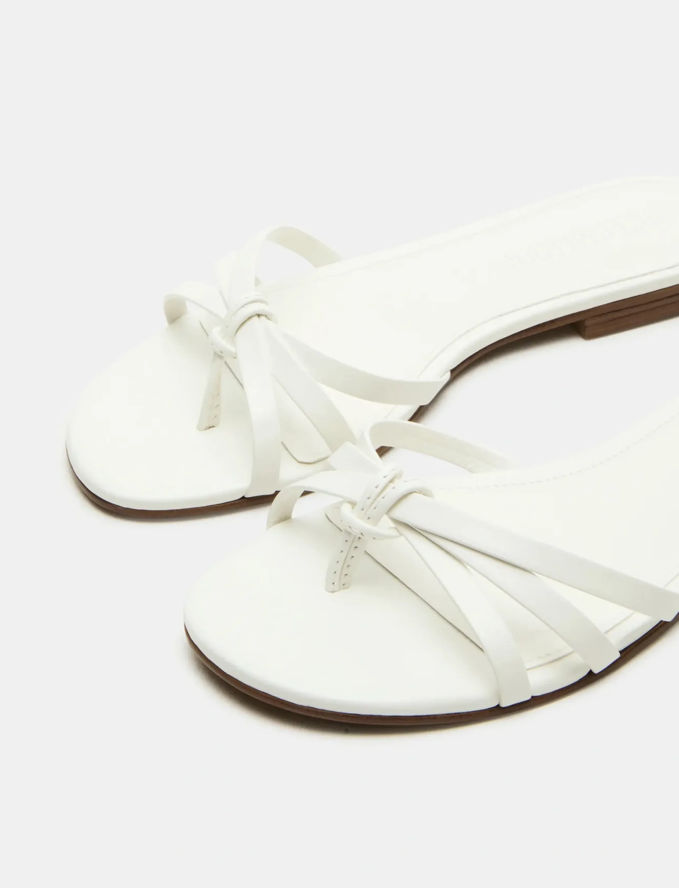 Steve Madden - Calissi - platta sandaler - white leather - 4