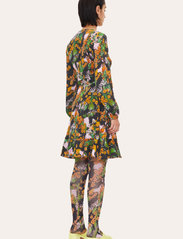 STINE GOYA - Rania, 1439 Dry Viscose - korte kjoler - artist canvas at night - 3
