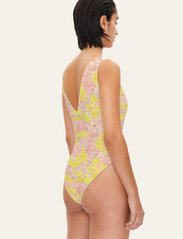 STINE GOYA - Aster, 1465 Swimwear - badedragter - wallpaper floral blush - 3