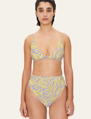 STINE GOYA - Aspen Bikini Bottom, 1465 Swimwear - bikinitrosor med hög midja - graffiti zebra sunset - 2