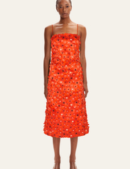 STINE GOYA - Emmy, 1506 3D Embroidery Nylon - midi jurken - orange blossom - 2