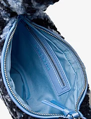 STINE GOYA - Julius, 1622 Fake Fur - top handle tasker - moirée blue - 3