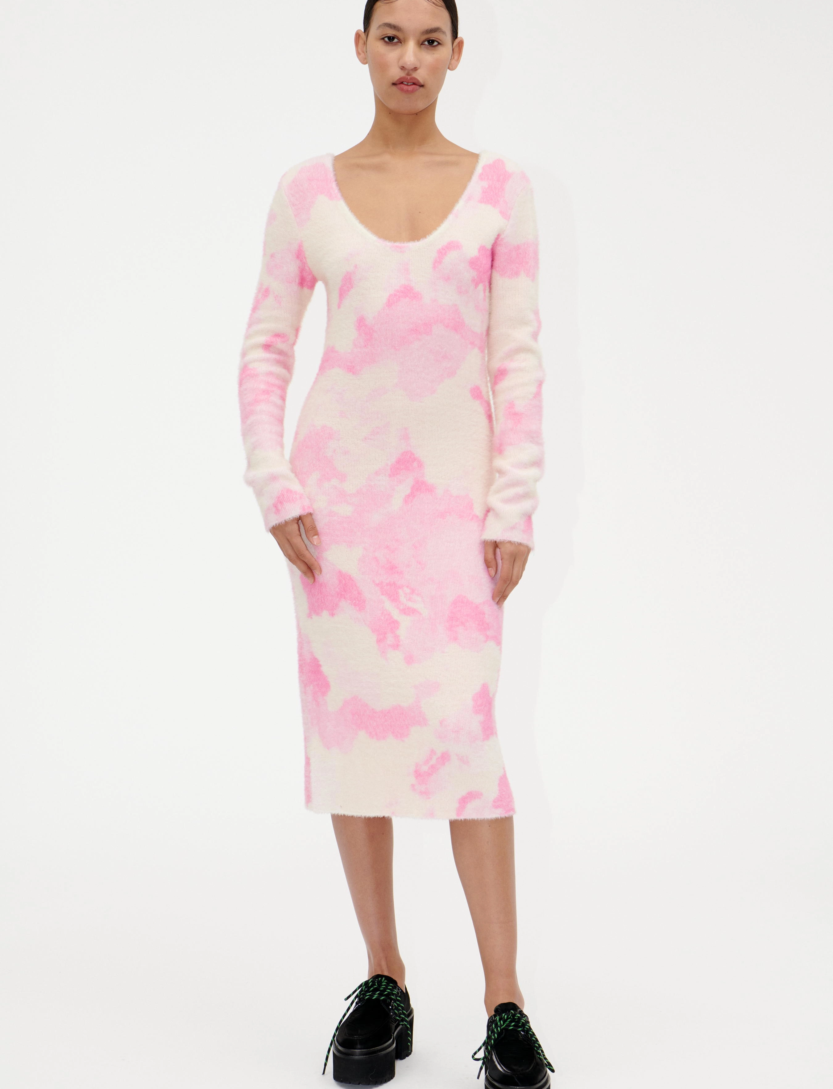 STINE GOYA Hella, 1656 Printed Fluffy Knit - Kjoler - PINK CLOUDS / pink/rose