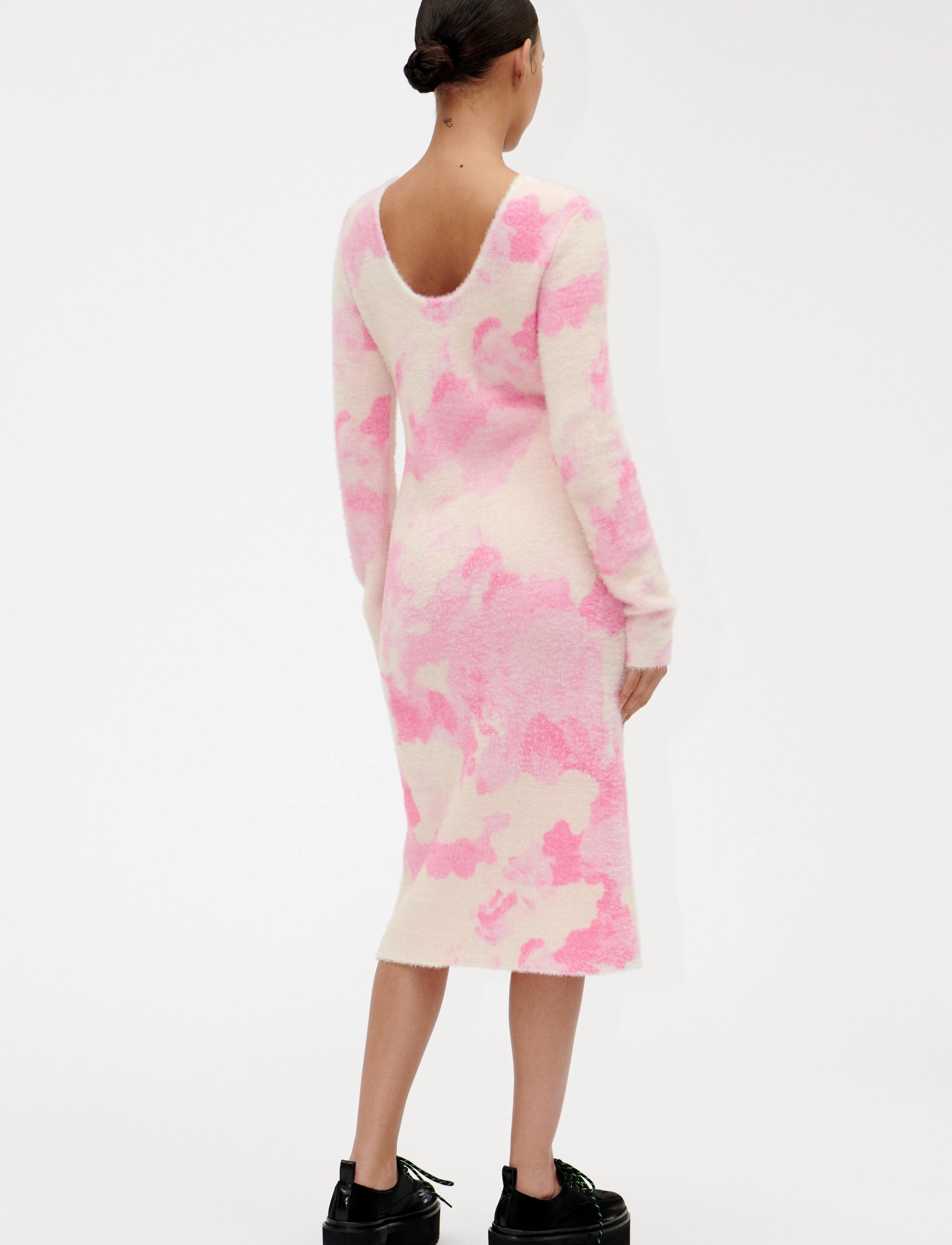 STINE GOYA - Hella, 1656 Printed Fluffy Knit - strikkjoler - pink clouds - 3