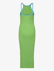 STINE GOYA - Layden, 1705 Textured Viscose - stramme kjoler - kelly green - 1