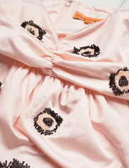 STINE GOYA - Francesca, 1782 Embellished Matte T - midi jurken - moving flowers - 4