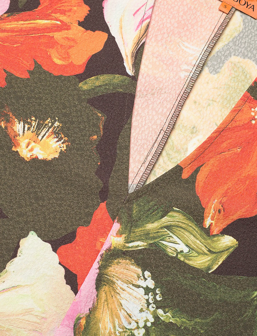STINE GOYA - SGVic, 2065 Structure Stretch - midi-jurken - summer night poppies - 2