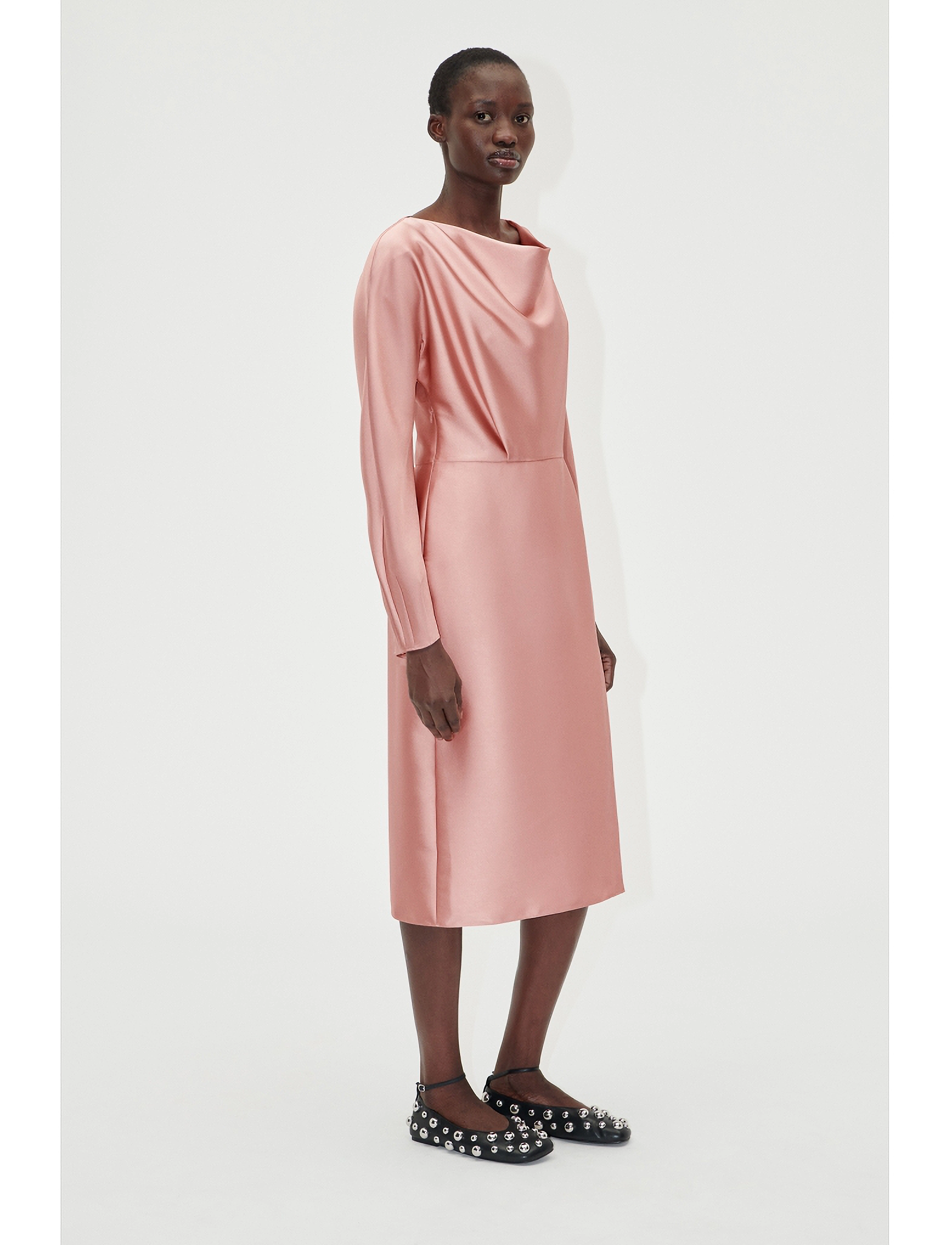 STINE GOYA Long Sleeve Midi Dress, 2261 Satin - Aftenkjoler & Gallakjoler - ROSE TAN / pink/rose